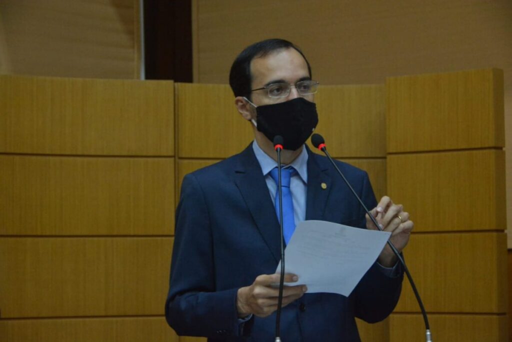 Deputado cobra ao governador envio de projeto que garanta gratificacoes para servidores da saude em Sergipe