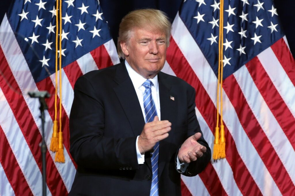Donald-Trump-diz-que-esta-imune-a-covid-19-e-insinua-que-rival-Joe-Biden-pode-estar-doente