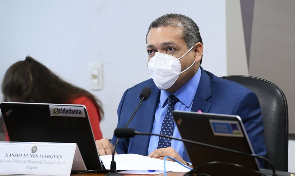 Durante sabatina Kassio Marques esclarece licitacao para compra de lagosta e vinho para evento institucional
