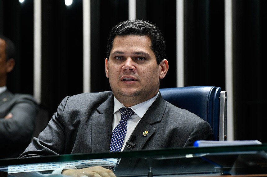 Em-meio-à-possível-reeleição-Alcolumbre-fica-em-saia-justa-no-Senado-após-caso-de-parlamentar-com-dinheiro-na-cueca