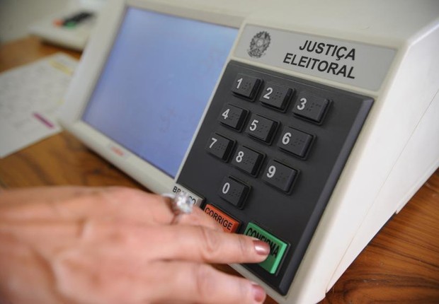Erro de digitacao faz nove candidatos virarem bilionarios nas eleicoes 2020 diz jornal