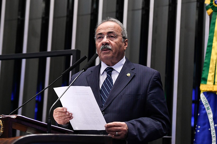 Esta sendo linchado por ato impensado diz defesa de senador que guardou dinheiro nas partes intimas