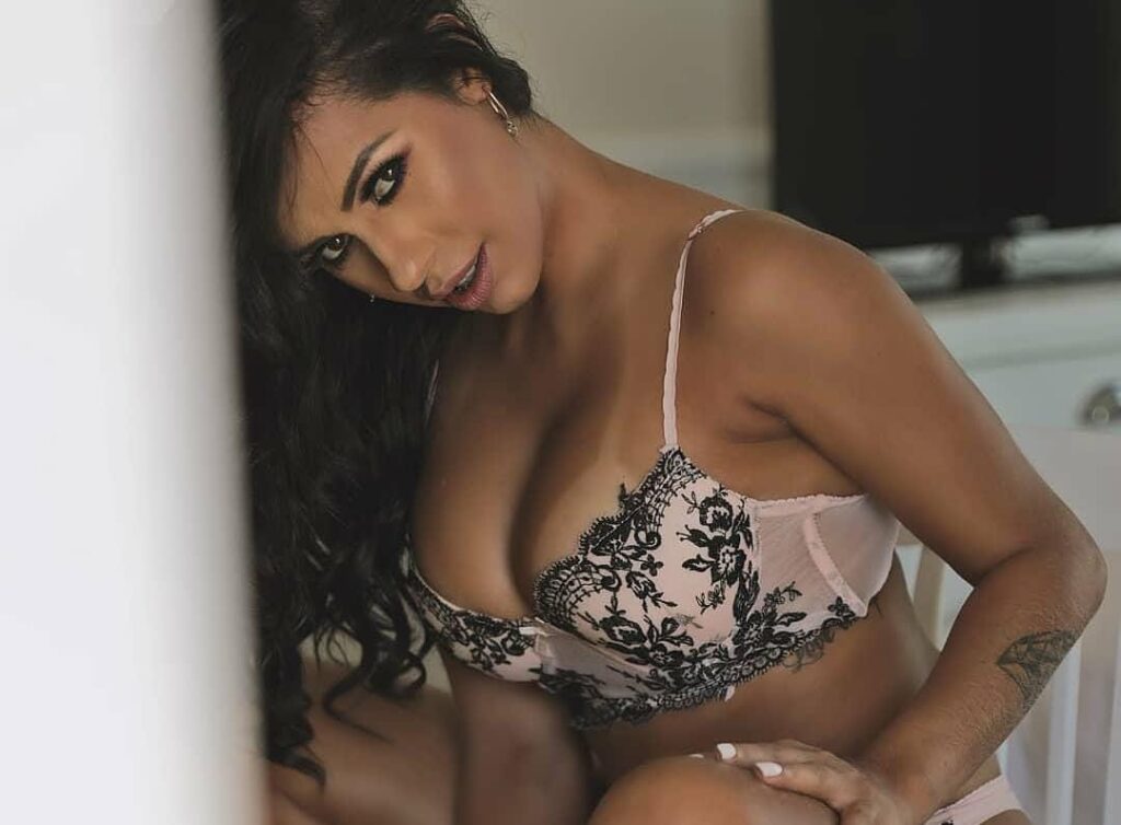 Ex atriz de filmes eroticos faz simpatia para conquistar Gusttavo Lima e tatuagem com nome do cantor 1