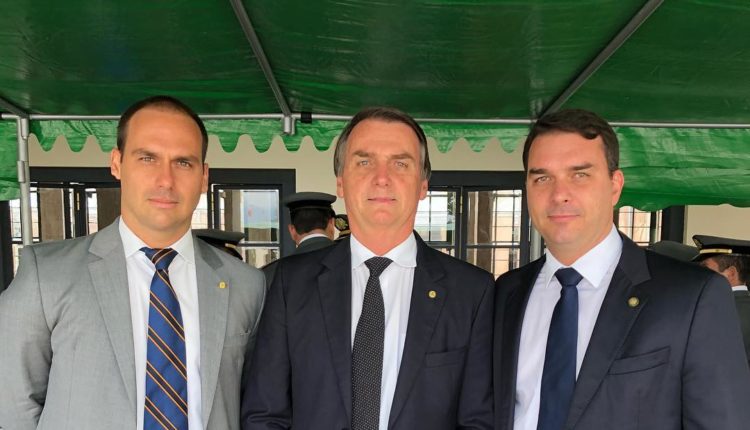 Familia Bolsonaro nao fara campanha pela reeleicao de Carlos no Rio de Janeiro diz colunista