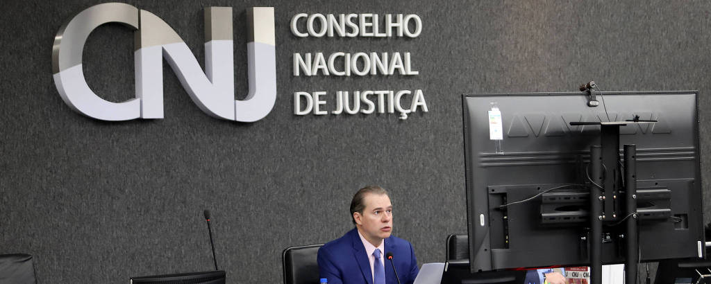Fora da reforma administrativa juizes tem 36 da remuneracao em extras salariais