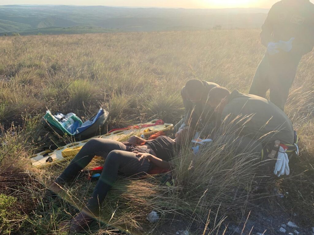 Jovem que desapareceu na Serra da Miaba foi encontrada por dois moradores locais
