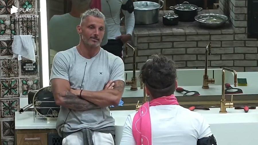 Juliano detona Stefani por debochar da eliminacao de Victoria Nao e ninguem na vida