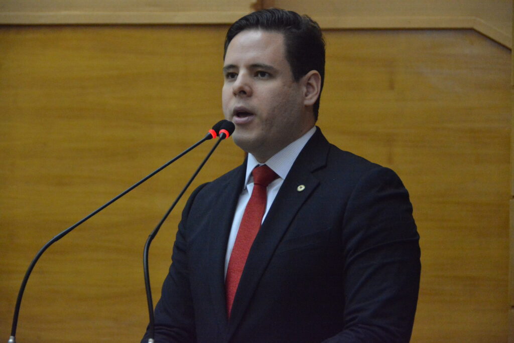 Justiça-determina-que-Rodrigo-exclua-postagens-e-proíbe-impulsionamento-no-Facebook-contra-Danielle