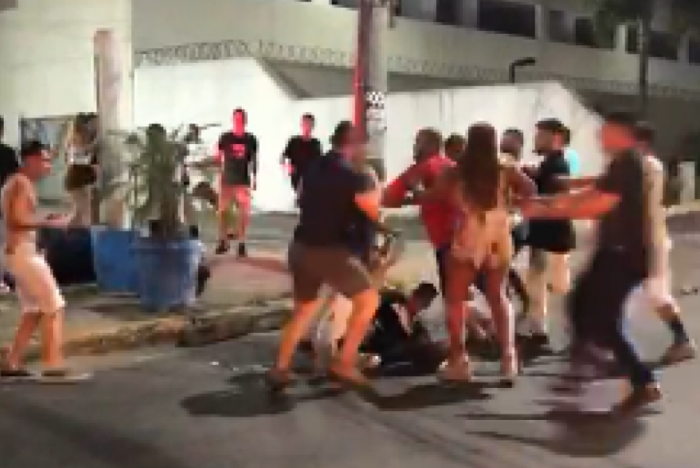 Lutador de MMA Marcio Pedra e flagrado agredindo jovens veja video