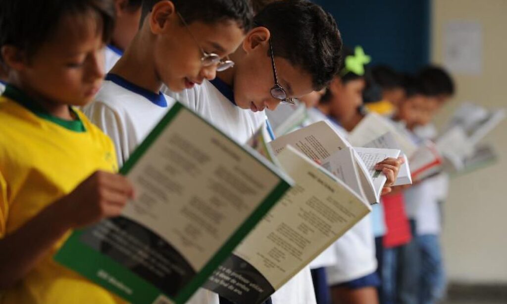 MEC divulga resultado previo da avaliacao de livros didaticos