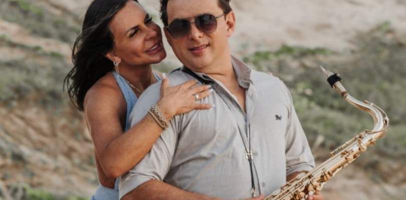 Marido de Gretchen tatua imagem da cantora no braco veja foto 1