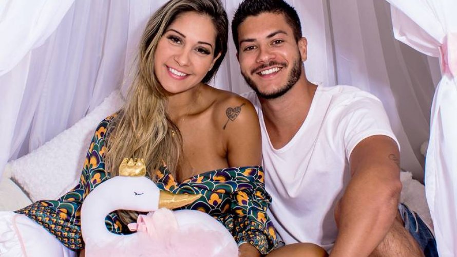 Mayra Cardi entra com processo para anular casamento com Arthur Aguiar e pode responder por crime de bigamia