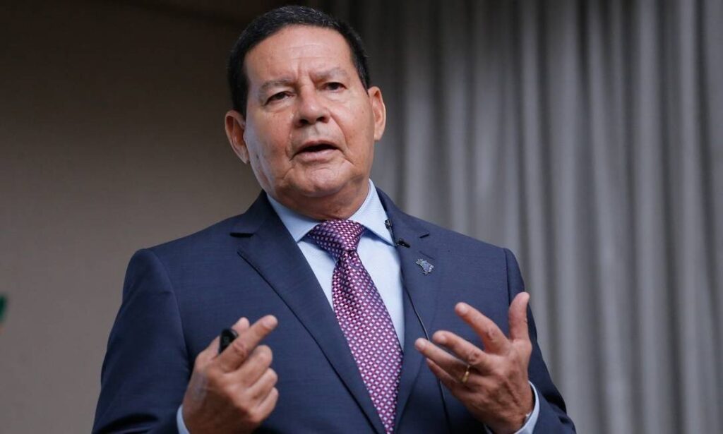Mourao diz que Ustra respeitava os direitos humanos dos seus subordinados durante ditadura militar