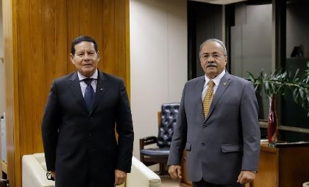 Mourao diz que vice lider do governo pego com dinheiro na cueca nao faz parte do