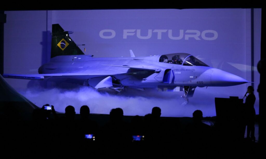 Novo-caça-Gripen-F-39E-é-apresentado-a-autoridades-em-Brasília