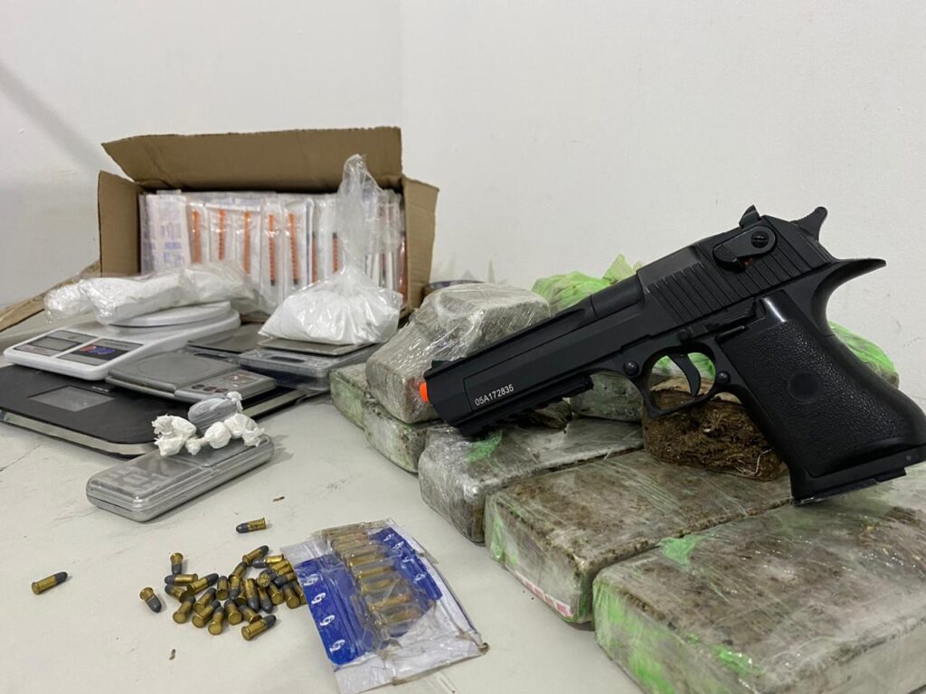 Policia apreende 50 kg de cocaina e material de campanha eleitoral em Aracaju