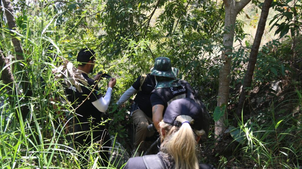 Policia faz reconstituicao do desaparecimento de jovem na Serra da Miaba 1