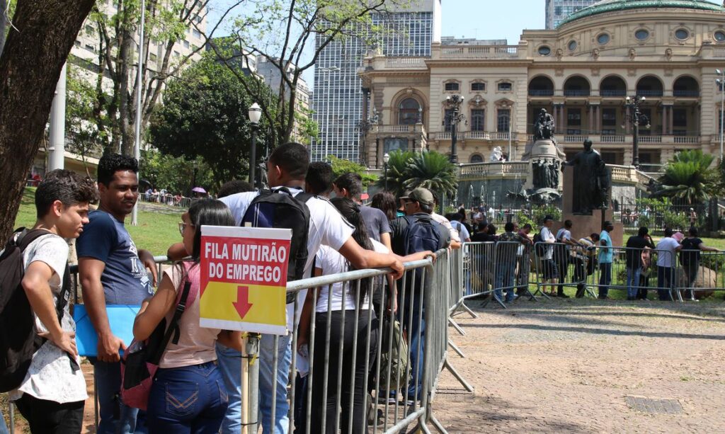 Programa de suspensao de contrato e reducao de jornada e prorrogado