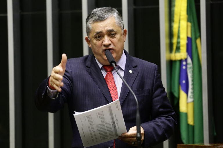 Proposta preve a devolucao para pessoas pobres de parte dos tributos sobre consumo