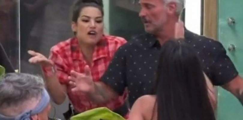 Raissa e Mirella brigam feio apos formacao da roca em A Fazenda veja video