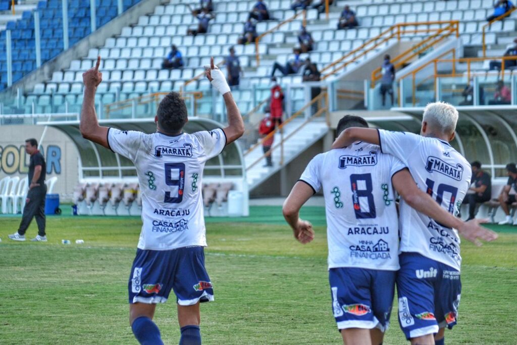 Renan Gorne marca tres gols e Confianca vence Oeste no Campeonato Brasileiro