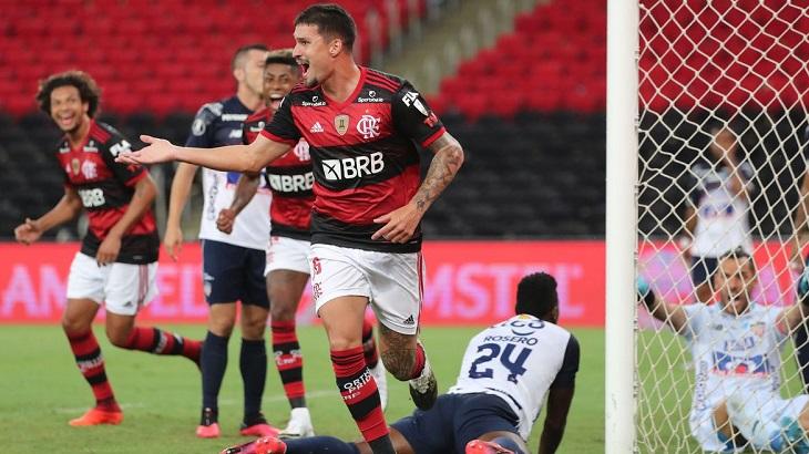 SBT decide mudar data do confronto entre Flamengo e Racing para ter mais audiencia que a Globo