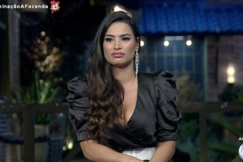 A Fazenda Raissa se desespera chora e gravacao do programa Hora do Faro e parada