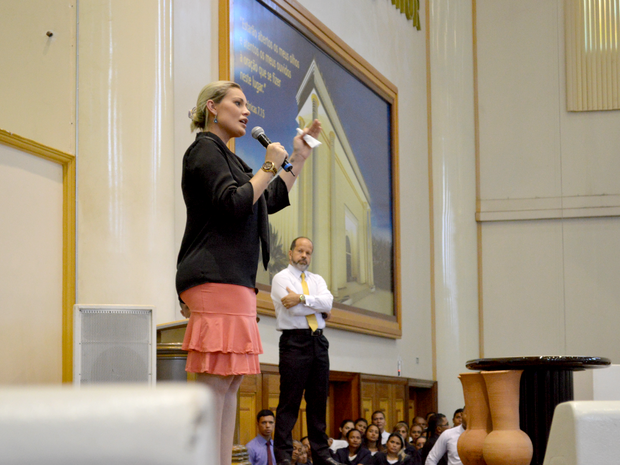 Andressa Urach afirma que quer receber de volta doacoes que fez para igreja