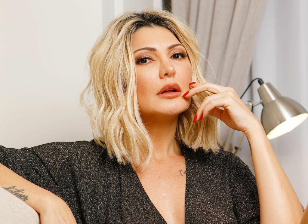 Antonia Fontenelle assume namoro Estou amando e sendo amada