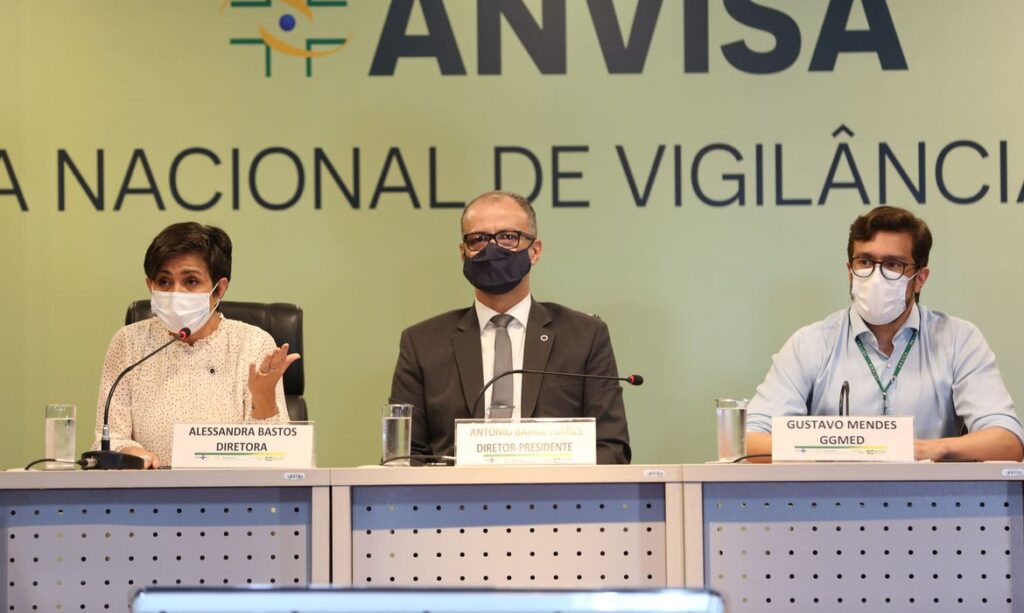 Anvisa mantem suspensao de testes da CoronaVac no pais