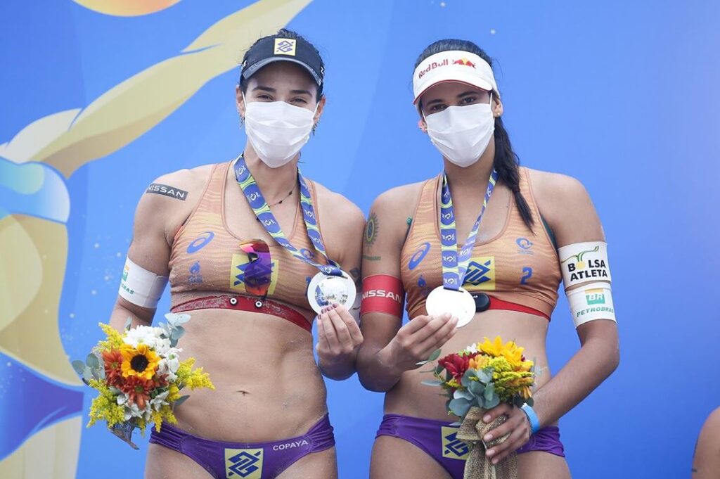 Ao-lado-de-Ágatha-Duda-conquista-prata-em-etapa-do-Circuito-Brasileiro-de-vôlei-de-praia