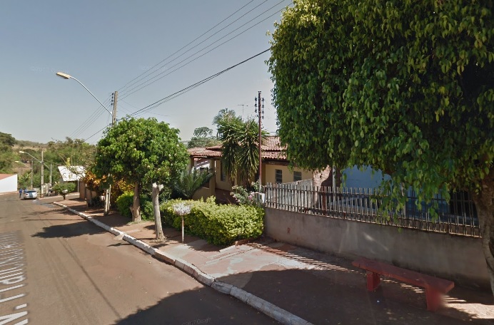 Apaixonada pela madrasta jovem e suspeita de matar pai a facadas