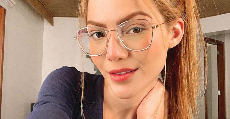 Apos retirar nodulo Sarah Poncio coloca silicone nos seios diz colunista