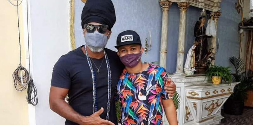Apos video polemico Carlinhos Brown recebe blogueiro no Candeal