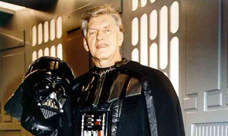 Ator Dave Prowse que interpretou Darth Vader morre aos 85 anos