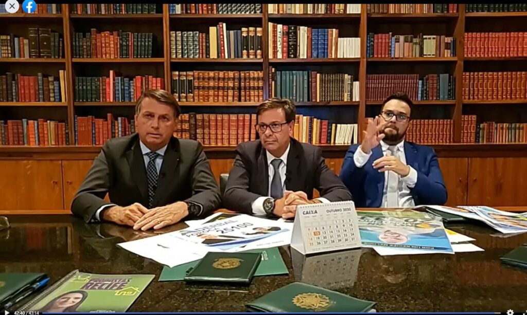 Bolsonaro Brasil vai comprar qualquer vacina certificada pela Anvisa