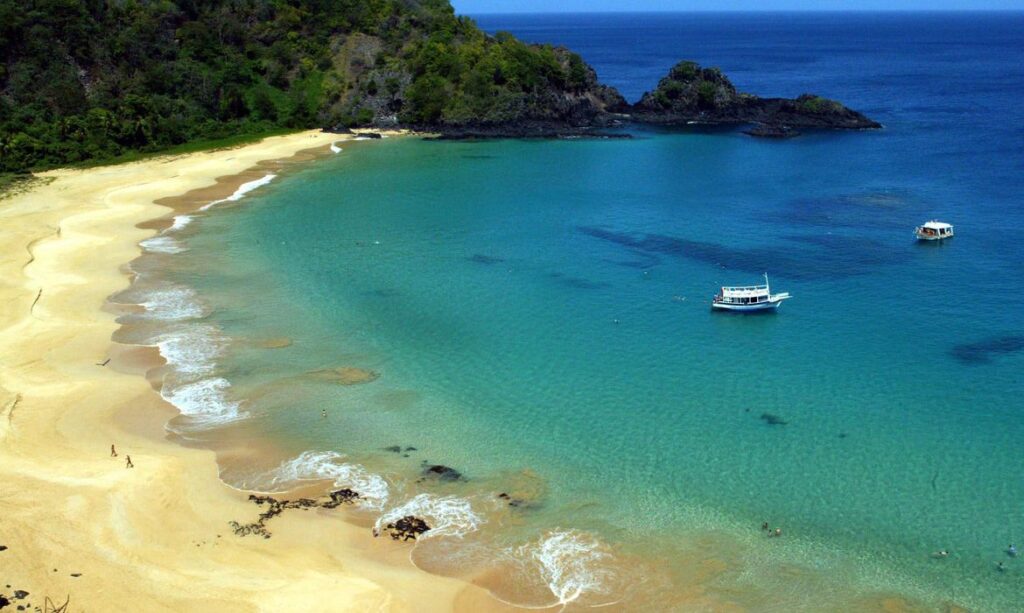 Bolsonaro fala em federalizar Fernando de Noronha Ilha de amigos do rei