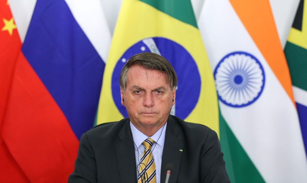 Bolsonaro promete revelar paises que criticam o Brasil pelo desmatamento mas que compram madeira ilegal 1