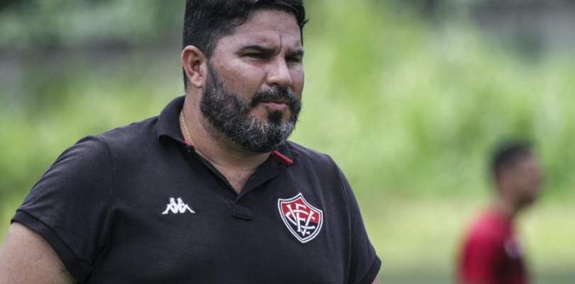 Botafogo-demite-treinador-argentino-antes-mesmo-da-estreia-e-contrata-Eduardo-Barroca-do-Vitória