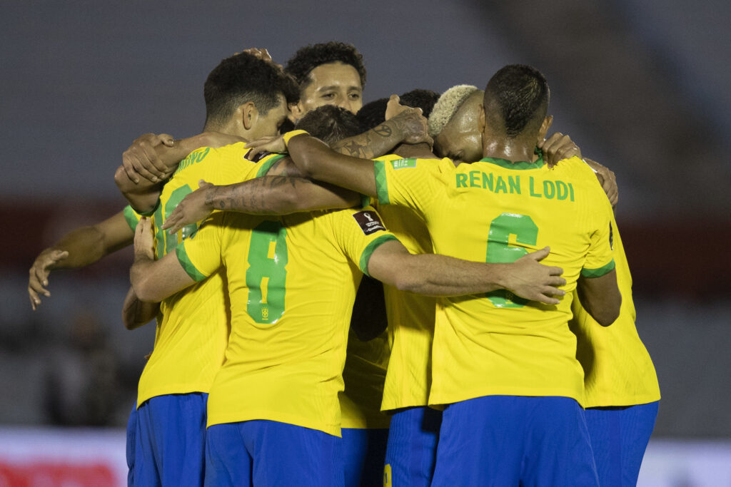 Brasil vence Uruguai e segue 100 nas eliminatorias da Copa do Mundo