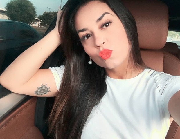 Cantora Priscila Nocetti e zoada por perder eleicao e se irrita Continuo rica e voce pobre