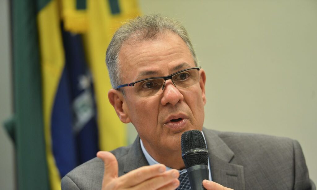 Com-Amapá-sem-energia-há-uma-semana-ministro-diz-que-sistema-no-Brasil-está-‘mais-sólido’