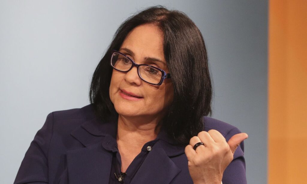 Damares-diz-que-projeto-de-capacitação-para-travestis-é-impositivo-‘sou-obrigada-por-lei’