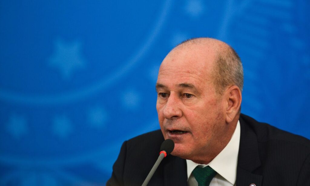 Defesa reforca ausencia de politica partidaria nas Forcas Armadas