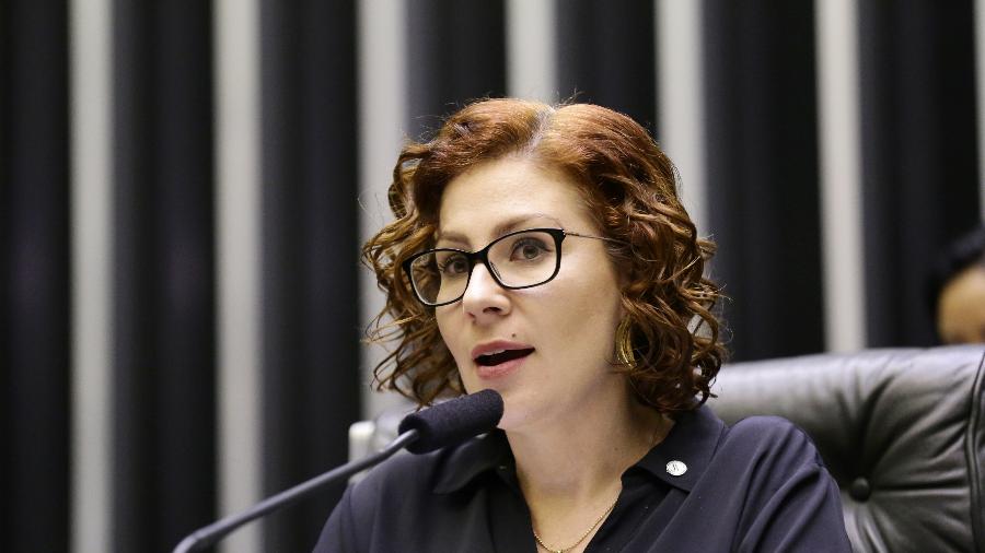 Deputada Carla Zambelli e submetida a cirurgia e ficara 15 dias afastada