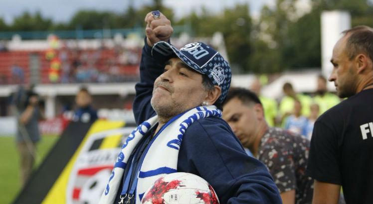 Diego Maradona e internado em clinica na Argentina