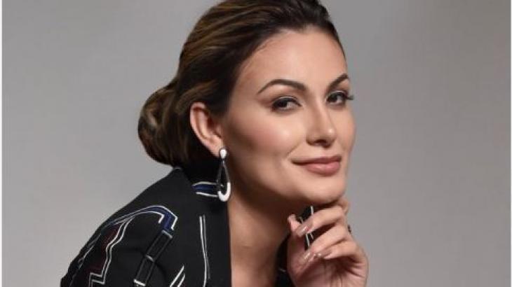Doei todos os meus carros as joias e as bolsas da Chanel para a igreja diz Andressa Urach sobre a Universal