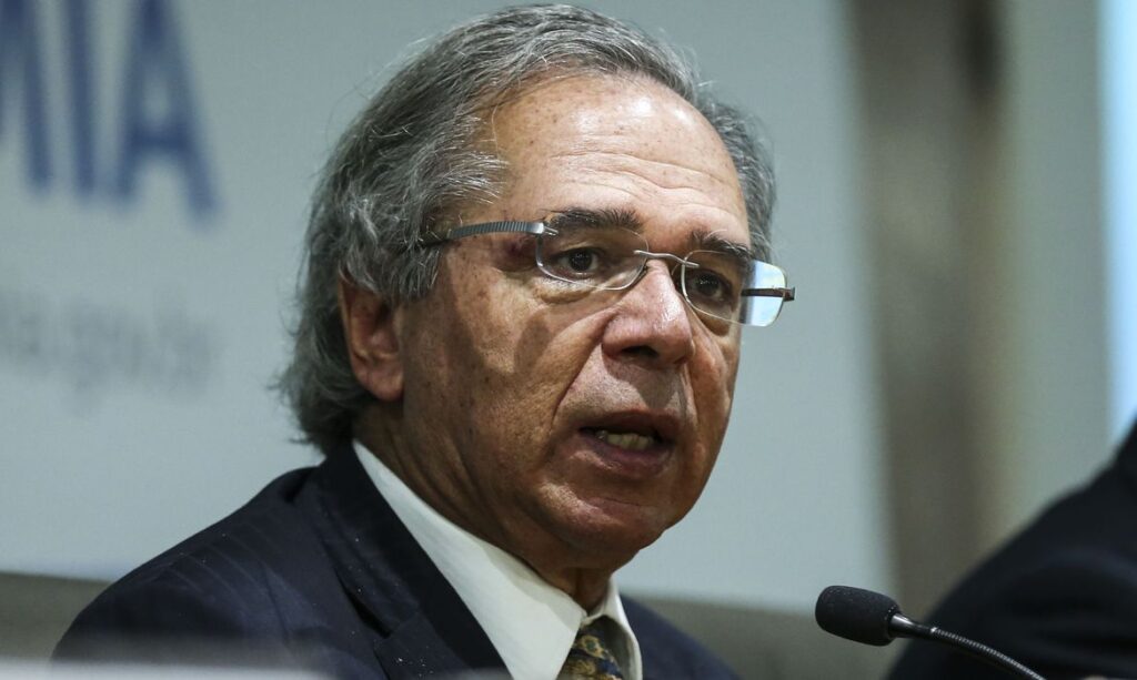 Economia esta voltando e auxilio emergencial acaba no final do ano diz Guedes
