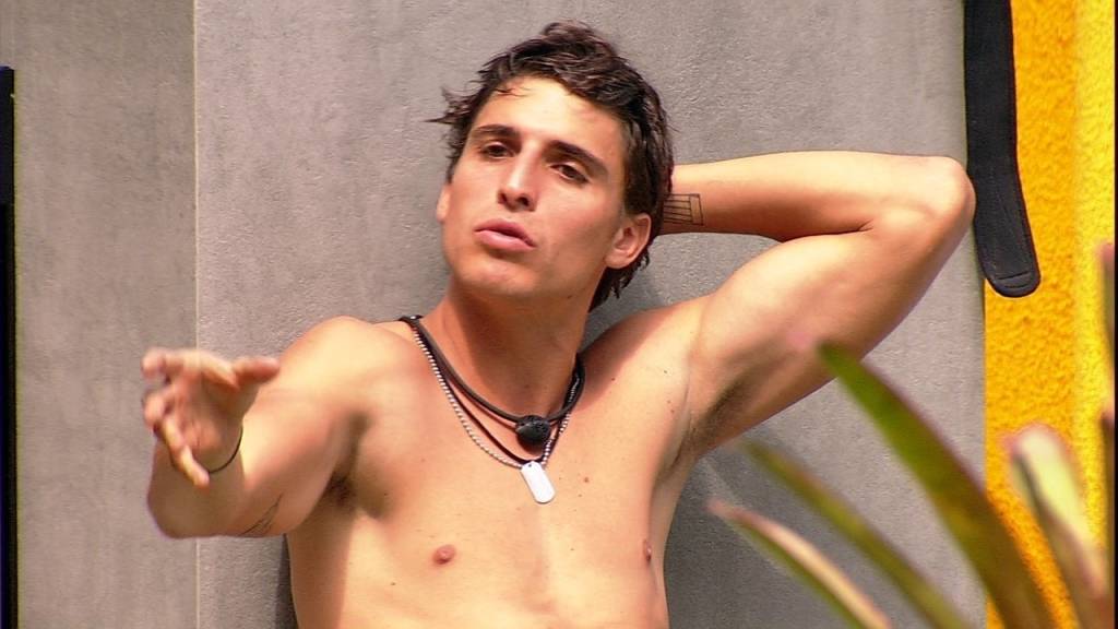 Ex BBB Felipe Prior apanha em briga de rua veja vide