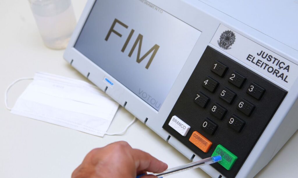 Falta de justificativa por nao votar impede expedicao de documentos veja outras penalidades